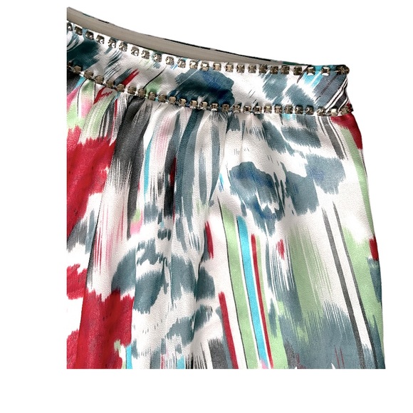 One-Shoulder Floral Blouse W Gem Details Around The Top - Picture 5 of 8